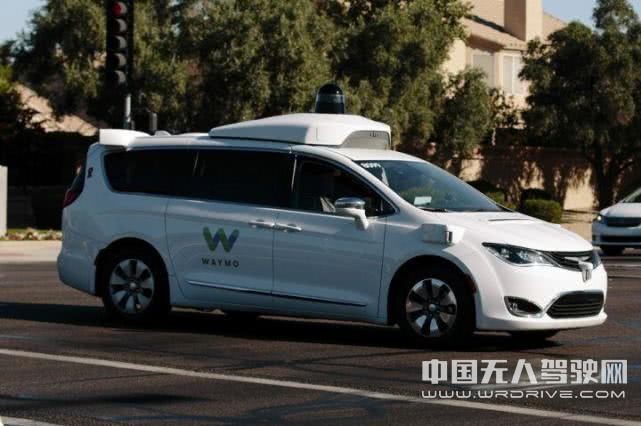 無人駕駛車輛在美路測頻遭抗議:路人向車隊投擲石頭甚至刀具