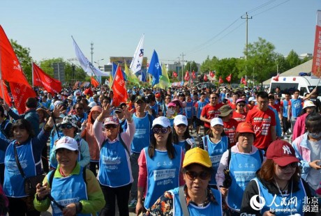 自動駕駛汽車開道，2019春季北京國際長走大會開幕！