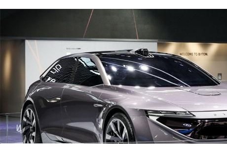 中國人打造的無人駕駛豪車！寶馬設計師操刀，配49寸大屏內飾