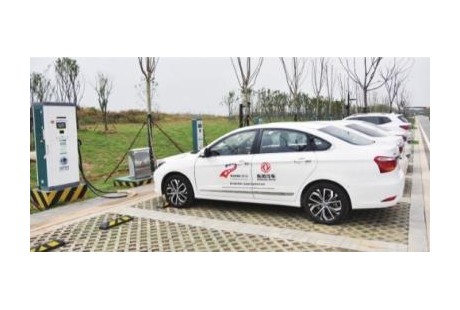 武漢首座無(wú)人駕駛電動(dòng)汽車充電站投用