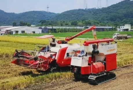 北斗與5G加持 中國(guó)無人駕駛農(nóng)機(jī)完成水稻"耕種管收"